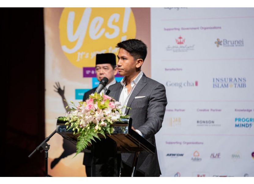 HRH Prince Mateen Passing Baton to the Youth at BIBD Youth Empowerment Summit